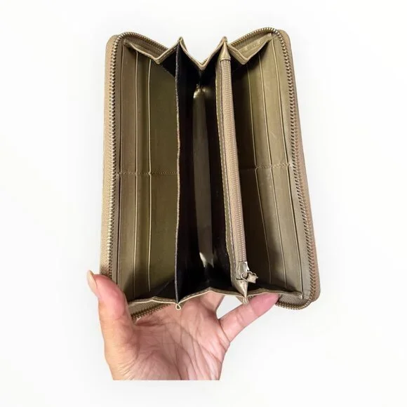 Gucci GG Imprime Metallic Gold Zip Around Wallet - Picture 8 of 8